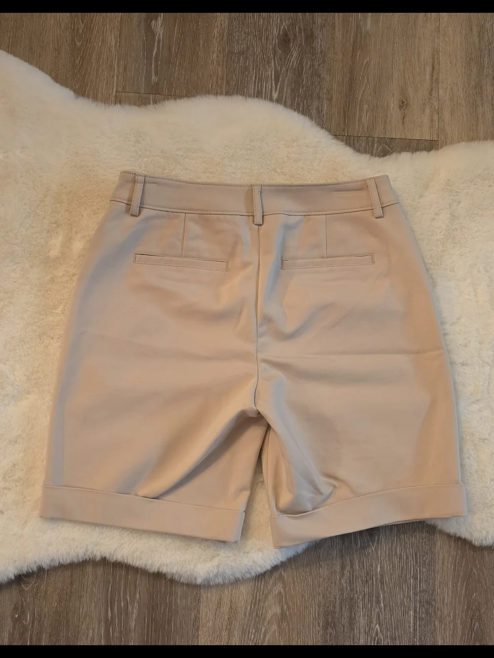 Express Women's Tailored Bermuda Shorts in Light Beige Size 4  NWOT